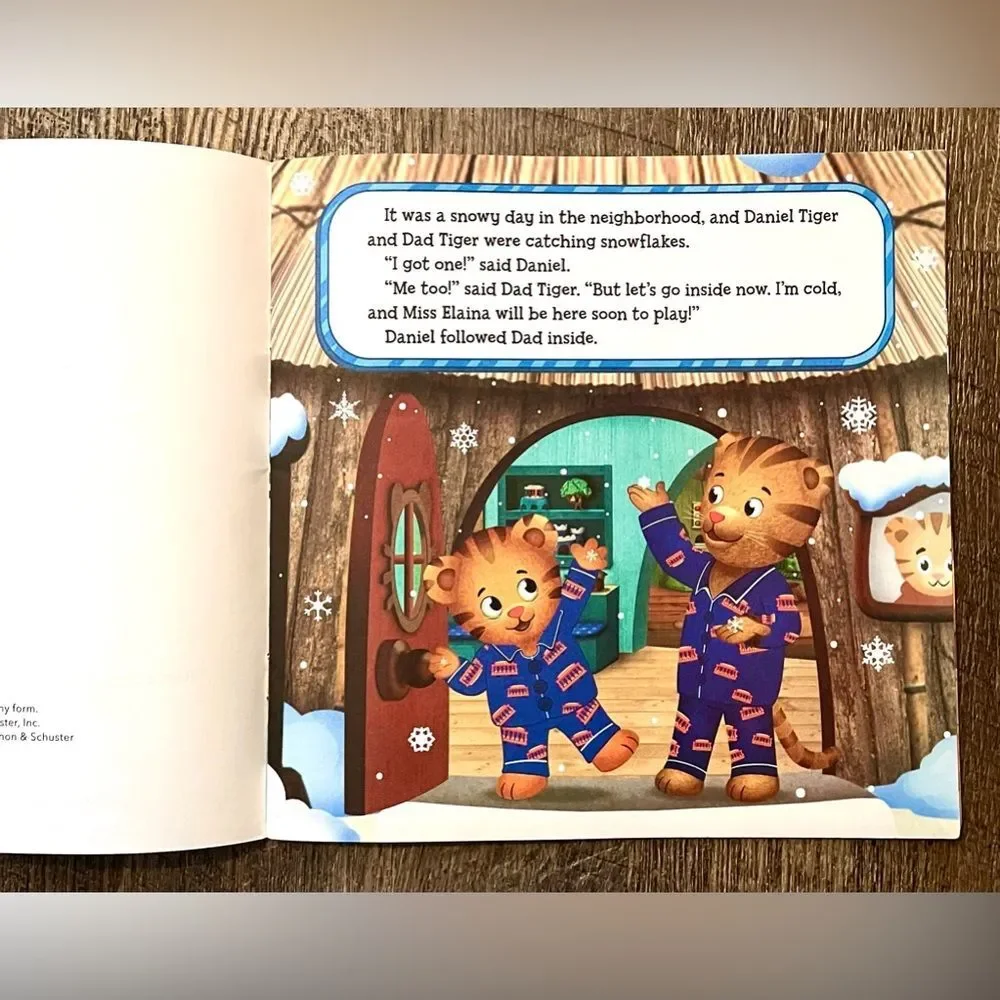 Daniel Tiger’s Neighborhood Daniel Plays in the Snow Kids Book + 35 Stickers